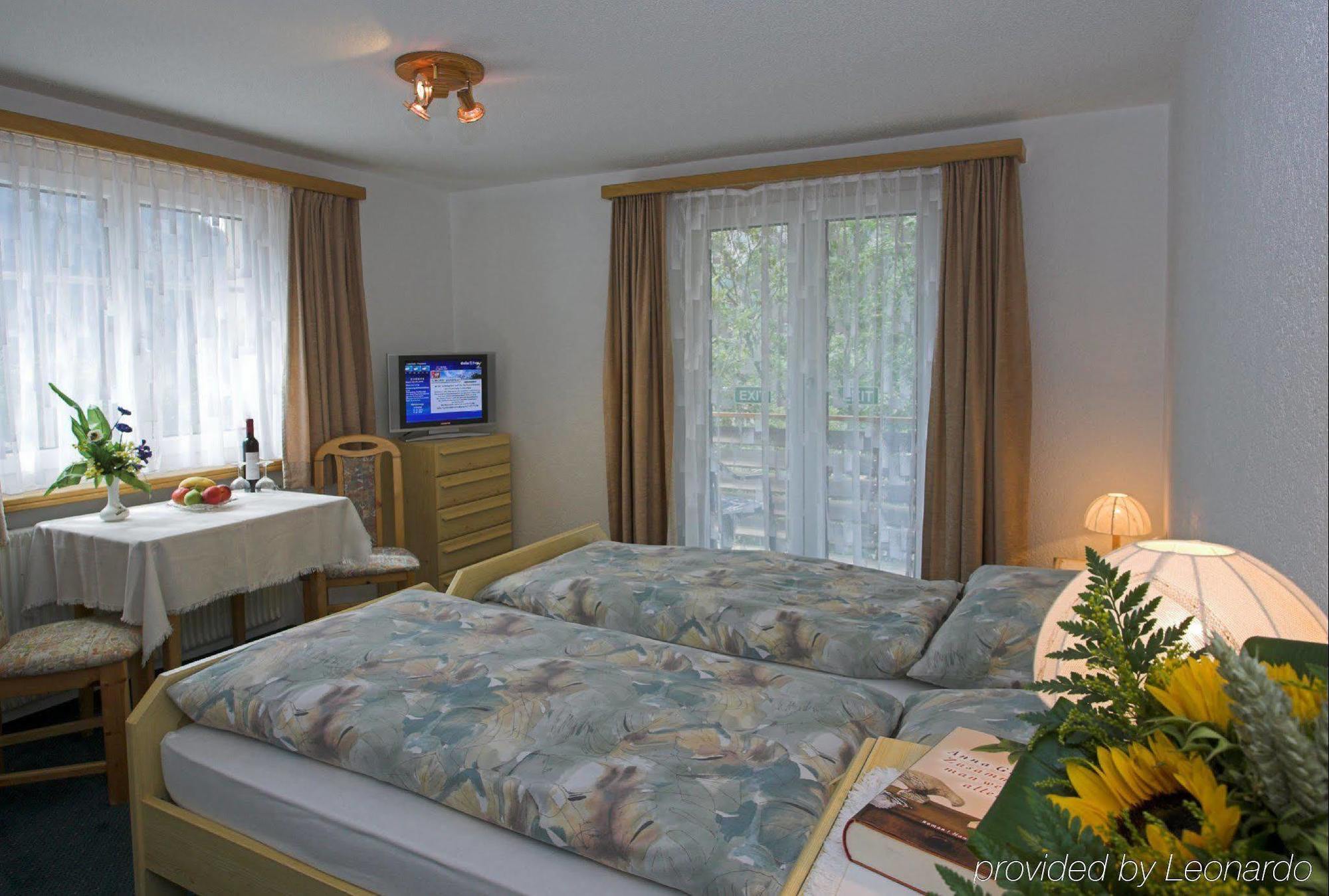 Hotel Walliserhof-Leukerbad-Therme Szoba fotó